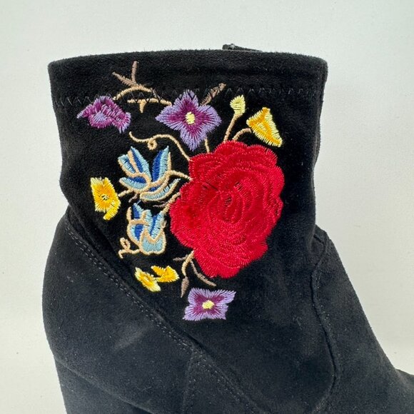 Carlos Womens Black Faux Suede Floral Embroidered Side Zip Heel Booties Size 6.5 - Picture 3 of 11